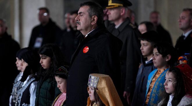 Bakan Tekin’den 23 Nisan’da Anıtkabir Ziyareti: ‘Çocuklarımızın Gözlerindeki Işık Geleceğin Teminatı’