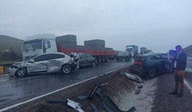 Aksaray-Nevşehir Karayolu’nda Zincirleme Kaza: Yolcu Otobüsü 10 Araca Çarptı, 7 Yaralı