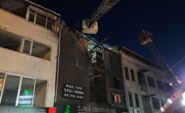 Bayrampaşa’da İş Yerinde Yangın: Alevler 3 Katı Sardı, Çatı Çöktü