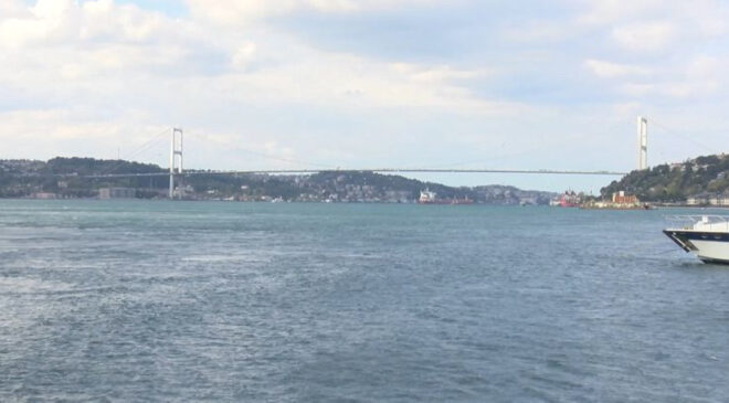İstanbul Boğazı’nda Yat Yarışı Heyecanı: Gemi Geçişleri 10 Saatliğine Durduruldu