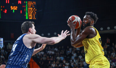 Anadolu Efes, Mersin’de Zorlu Maçı Kazanarak Şampiyonluk Yarışında İddiasını Sürdürdü