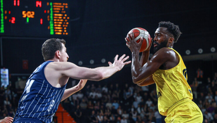 Anadolu Efes, Mersin’de Zorlu Maçı Kazanarak Şampiyonluk Yarışında İddiasını Sürdürdü