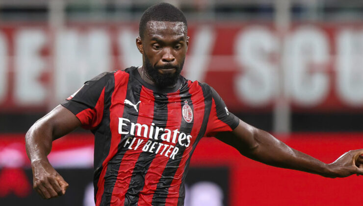 Sassuolo, Milan’ı 2-0 Mağlup Etti, Tomori Kırmızı Kart Gördü: Serie A’da Şampiyonluk Yarışı Kızışıyor