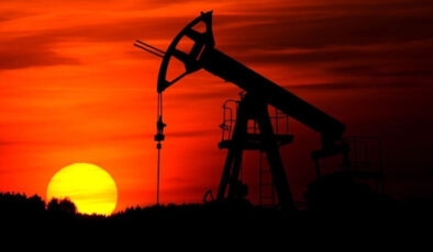 Petrol Fiyatları Düşüşe Geçti: ABD-İran Anlaşması Umutları Artıyor