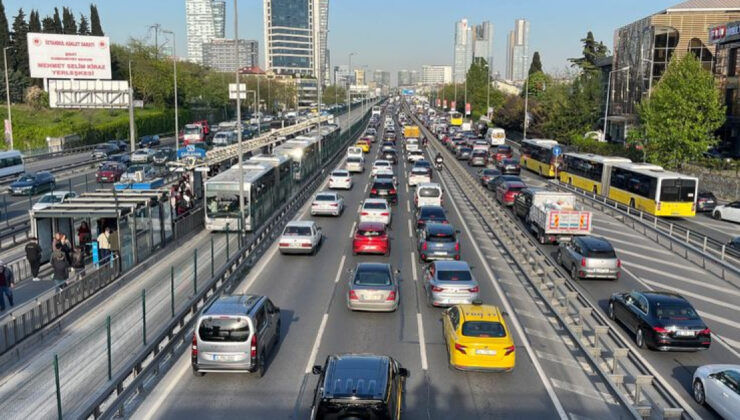 İstanbul’da Trafik Çilesi: Yoğunluk Yüzde 78’e Ulaştı, Köprüler Kilitlendi