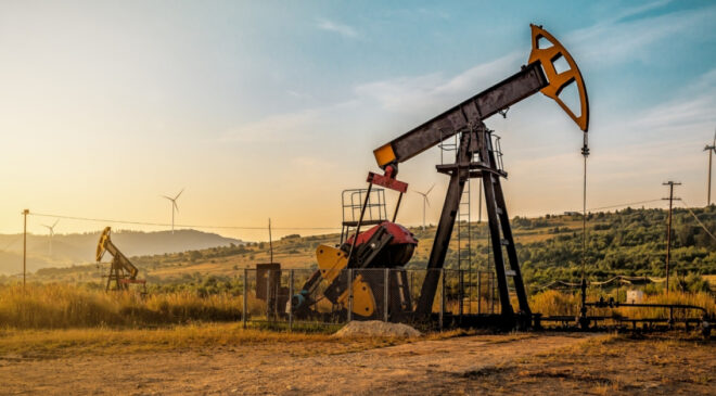 Petrol Fiyatları, ABD-İran Gerilimi ve Hürmüz Boğazı Belirsizliğiyle Yükselişe Geçti