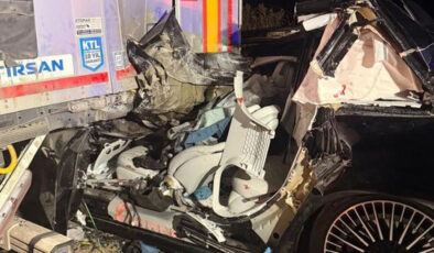 Giresun’da Feci Kaza: TIR’a Çarpan Otomobilin Sürücüsü Hayatını Kaybetti