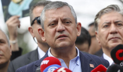 Özgür Özel’den Kritik Açıklamalar: Burcu Köksal, Akın Gürlek ve ‘Mutlak Butlan’ Tartışmaları