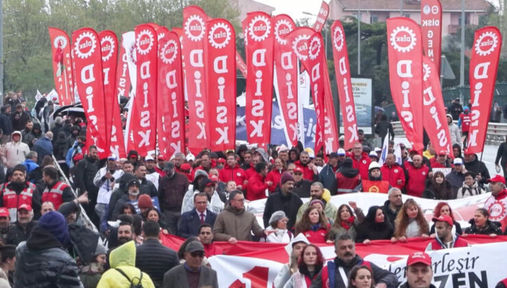 1 Mayıs İstanbul’da Coşkuyla Kutlandı: Kadıköy ve Kartal Meydanları Emekçilerin Buluşma Noktası Oldu