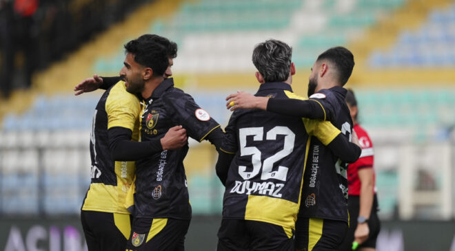 İstanbulspor, Adana Demirspor’u Gol Yağmuruna Tuttu: 8-1’lik Galibiyetle Sezonu Tamamladı