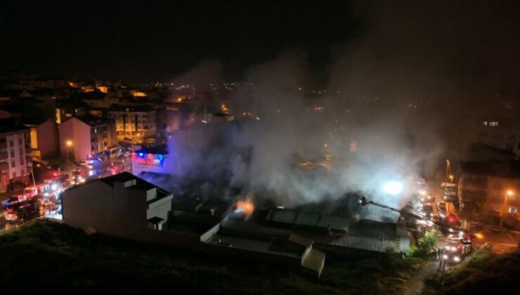 Anadolu Mahallesi’nde Fabrika Yangını: Yıldırım Beyazıt Caddesi’ndeki Yangına Müdahale Sürüyor