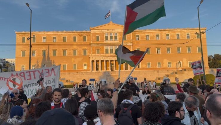 İsrail’in Sumud Filosu Saldırısı Atina’da Protesto Edildi: Gözaltındaki Aktivistlerin Serbest Bırakılması İstendi