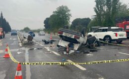 Aydın-Denizli Karayolu’nda Feci Kaza: Otomobil Sinyalizasyon Direğine Çarptı, 5 Yaralı