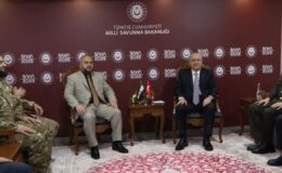 Bakan Güler, SAHA 2026 Fuarı’nda Suriye Savunma Bakanı Kasra ile Görüştü: Diplomatik Temaslar Yeniden Mi Başlıyor?