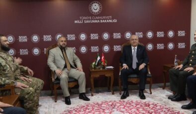 Bakan Güler, SAHA 2026 Fuarı’nda Suriye Savunma Bakanı Kasra ile Görüştü: Diplomatik Temaslar Yeniden Mi Başlıyor?