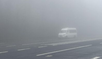Bolu Dağı’nda Sis ve Sağanak Etkisi: Görüş Mesafesi 30 Metreye Kadar Düştü, Sürücüler Dikkatli Olmalı