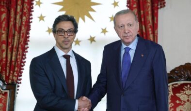 Cumhurbaşkanı Erdoğan, BAE’li Şeyh Mansur’u Dolmabahçe’de Ağırladı: İkili İlişkiler ve İş Birliği Gündemde