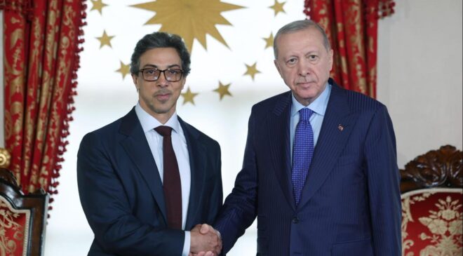 Cumhurbaşkanı Erdoğan, BAE’li Şeyh Mansur’u Dolmabahçe’de Ağırladı: İkili İlişkiler ve İş Birliği Gündemde