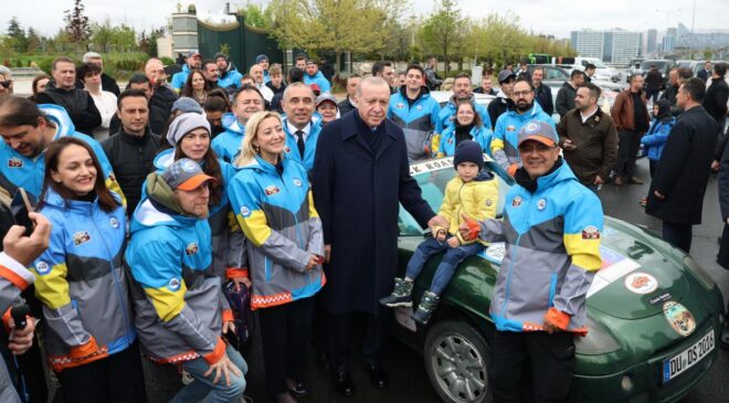 Cumhurbaşkanı Erdoğan’dan Doğuşu ve Batıyı Birleştiren Ralliye Uğurlama: İpek Yolu Rallisi Türkiye’de!