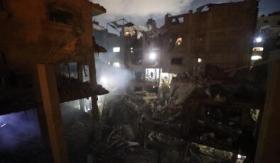 İsrail’in Gazze’deki Şati Mülteci Kampı’na Saldırısı: Çok Sayıda Yaralı ve Evler Yıkıldı