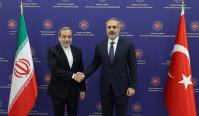 Son Dakika: Dışişleri Bakanı Fidan’dan İranlı Mekidaşı Arakçi ile Kritik Görüşme: ABD ile Müzakereler Masada