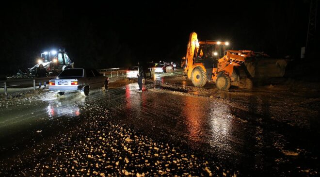 Tokat’ta Şiddetli Yağış Heyelana Neden Oldu: Yollar Kapandı, İstinat Duvarı Çöktü