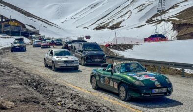 Doğu-Batı Dostluk ve İpek Yolu Rallisi Erzurum’da Coşkuyla Karşılandı: Ralliler Türkiye’nin Güzelliklerini Dünyaya Tanıtıyor