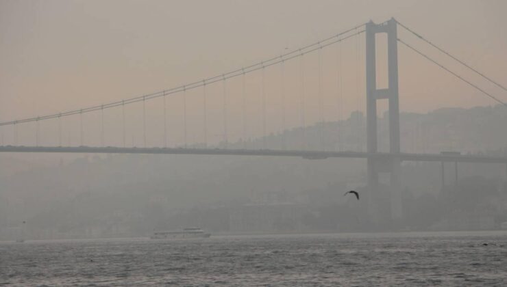 İstanbul’u Sis Esir Aldı: Boğazda Ulaşım Durdu, Görüş Mesafesi Düştü