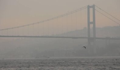 İstanbul’u Sis Esir Aldı: Boğazda Ulaşım Durdu, Görüş Mesafesi Düştü