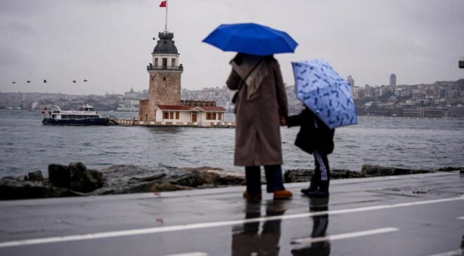 Hafta Sonu Hava Durumu: Yağmur ve Gök Gürültüsü Bekleniyor, Sıcaklıklar Artıyor!