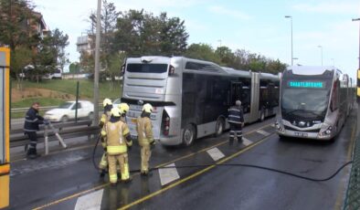15 Temmuz Şehitler Köprüsü’nde Metrobüs Yangını: Yolcular Tahliye Edildi, Seferler Normale Döndü