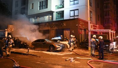 Kadıköy Sahrayıcedit’te Oto Galeride Korkutan Yangın: 4 Araç Kullanılamaz Hale Geldi