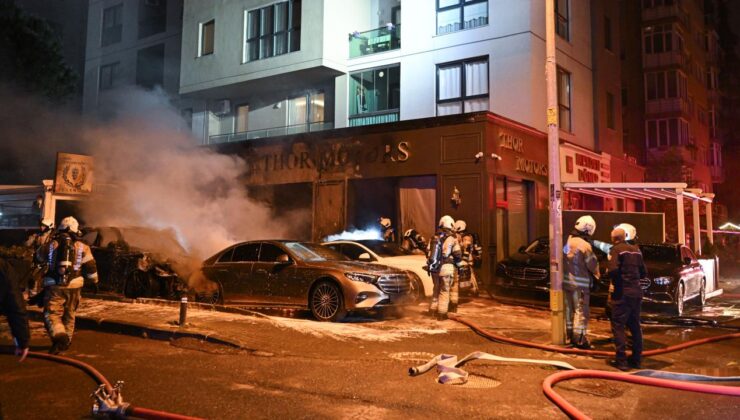 Kadıköy Sahrayıcedit’te Oto Galeride Korkutan Yangın: 4 Araç Kullanılamaz Hale Geldi