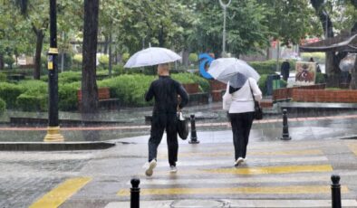 Son Dakika: Yurt Genelinde Yağışlar Etkili Oluyor! 13 İle ‘Sarı’ Kodlu Uyarı
