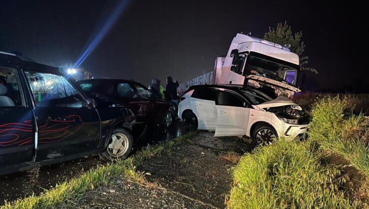 Uşak-İzmir Yolunda Zincirleme Kaza: 4 Ölü, 17 Yaralı